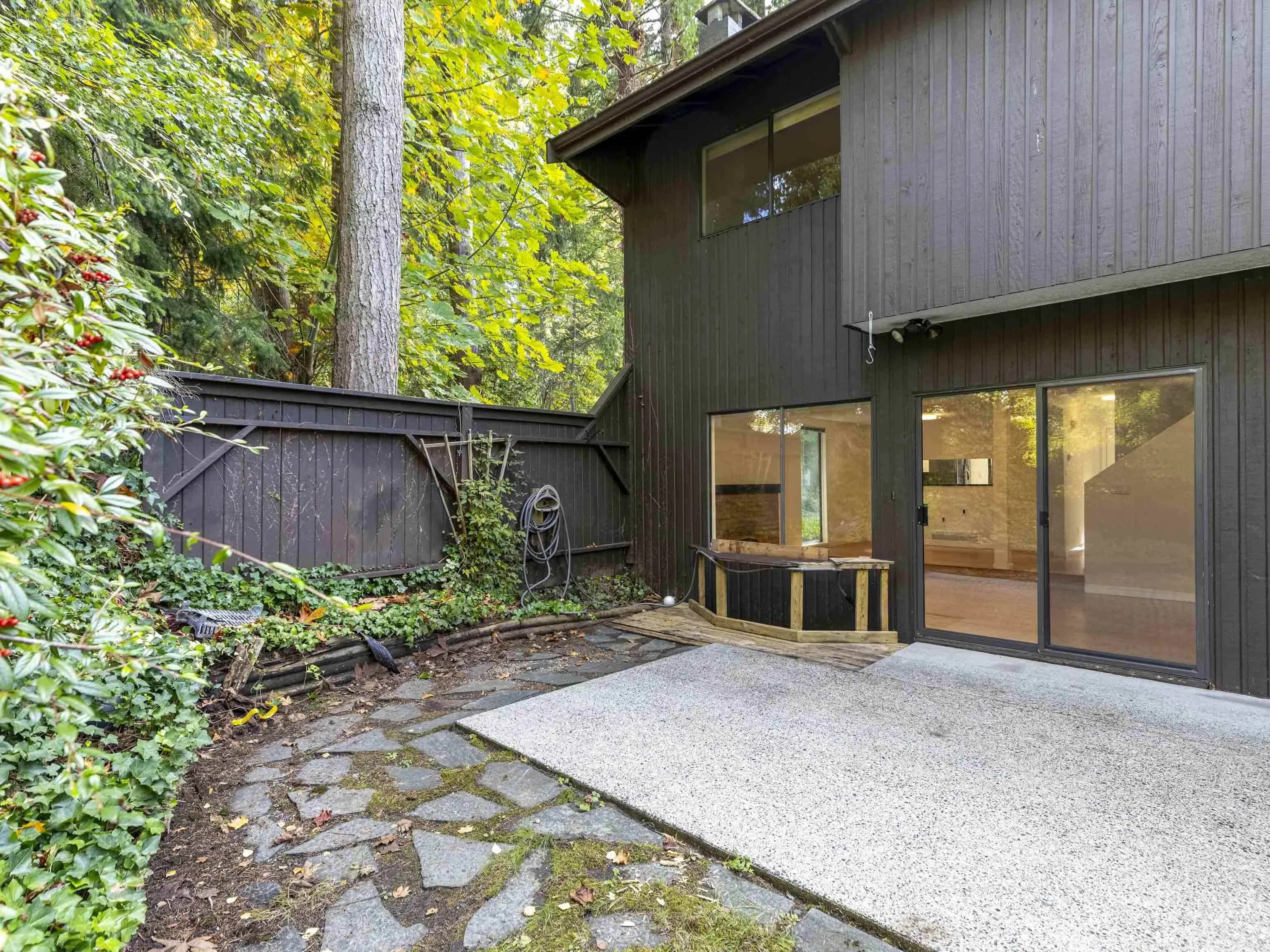 1996 Purcell Way, North Vancouver, BC V7J 3K3 — image 35