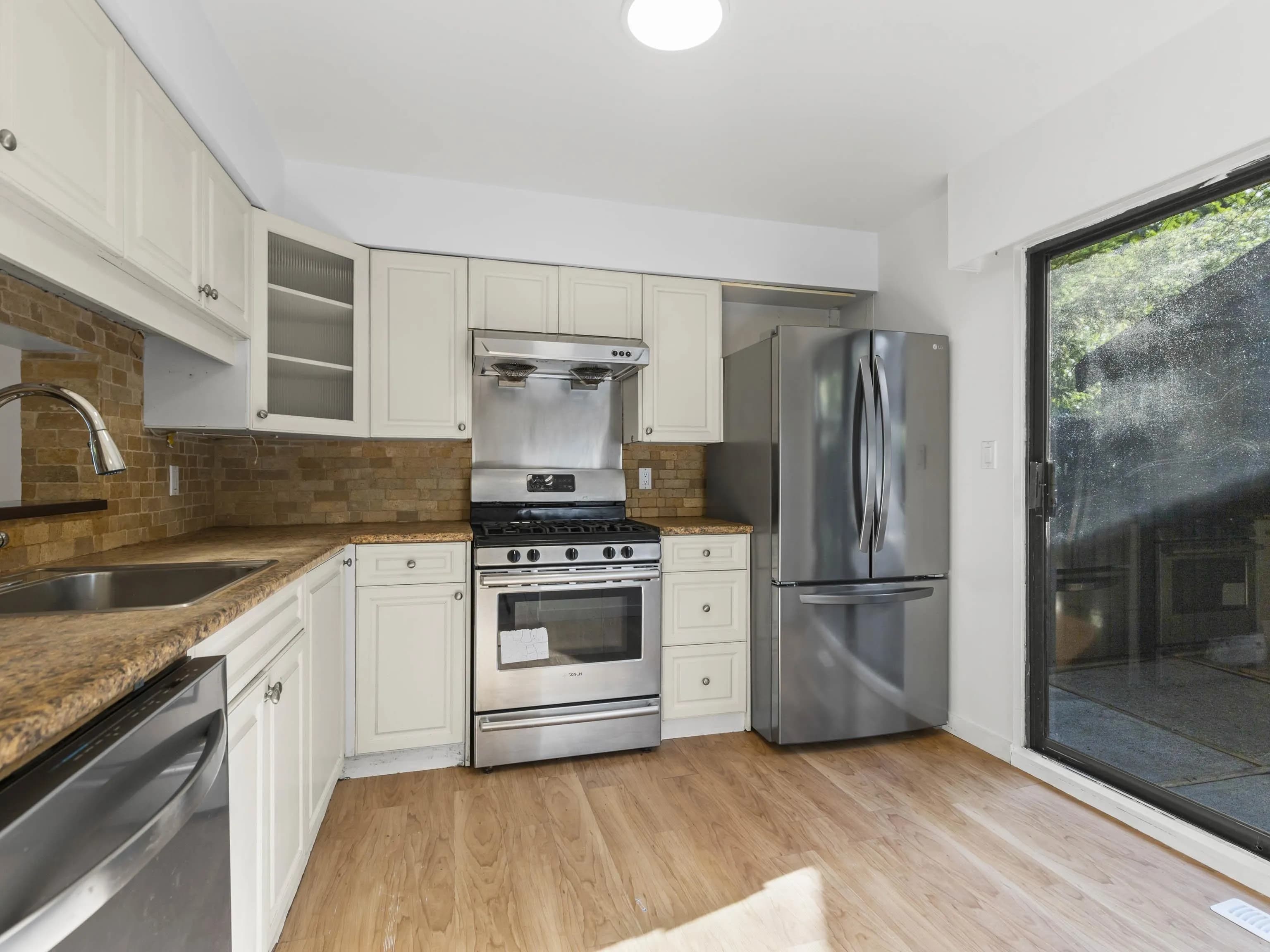 1996 Purcell Way, North Vancouver, BC V7J 3K3 — image 7