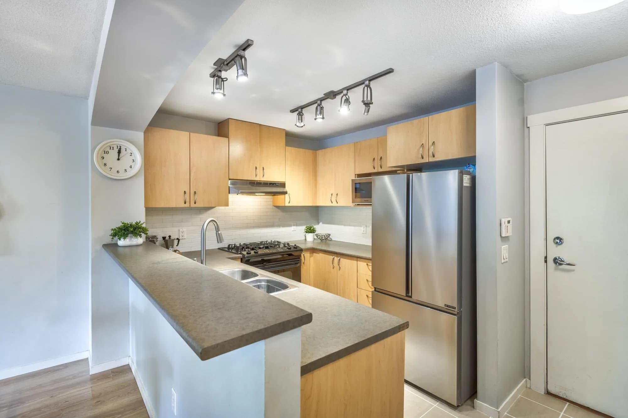 106 9233 Government Street, Burnaby, BC V3N 0A3 — image 3