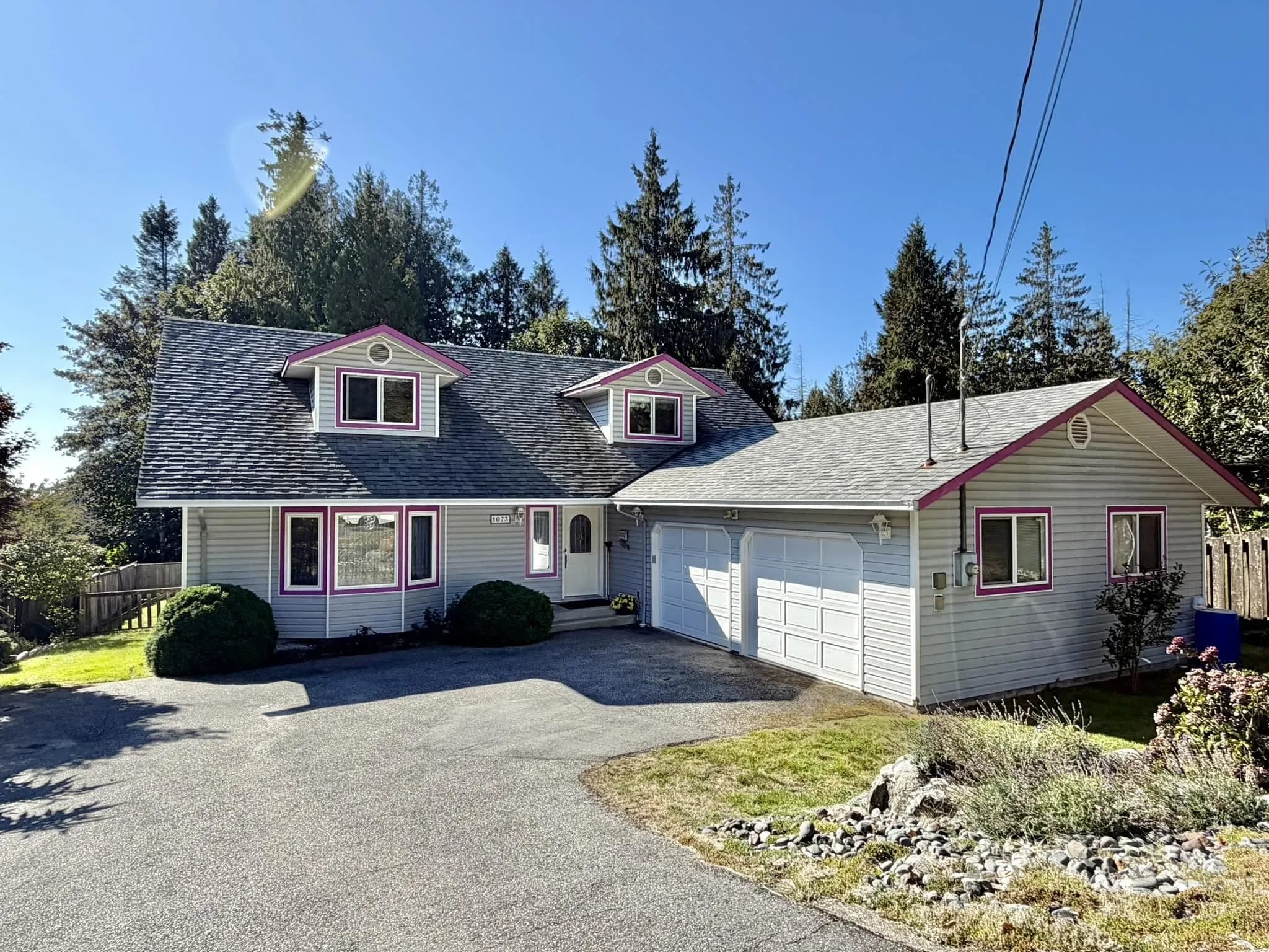 1073 Grandview Road, Gibsons, BC V0N 1V3 — image 1