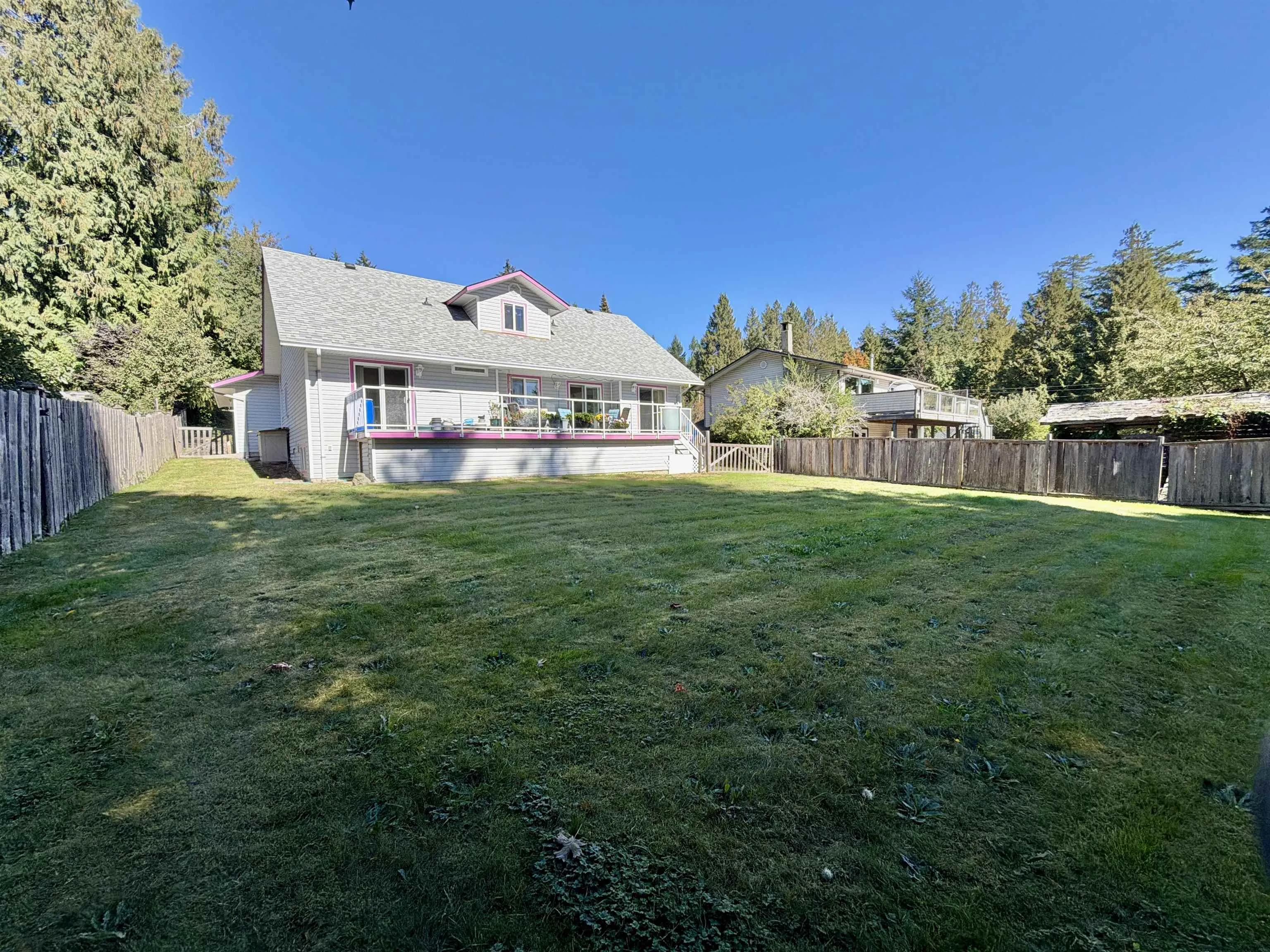 1073 Grandview Road, Gibsons, BC V0N 1V3 — image 9