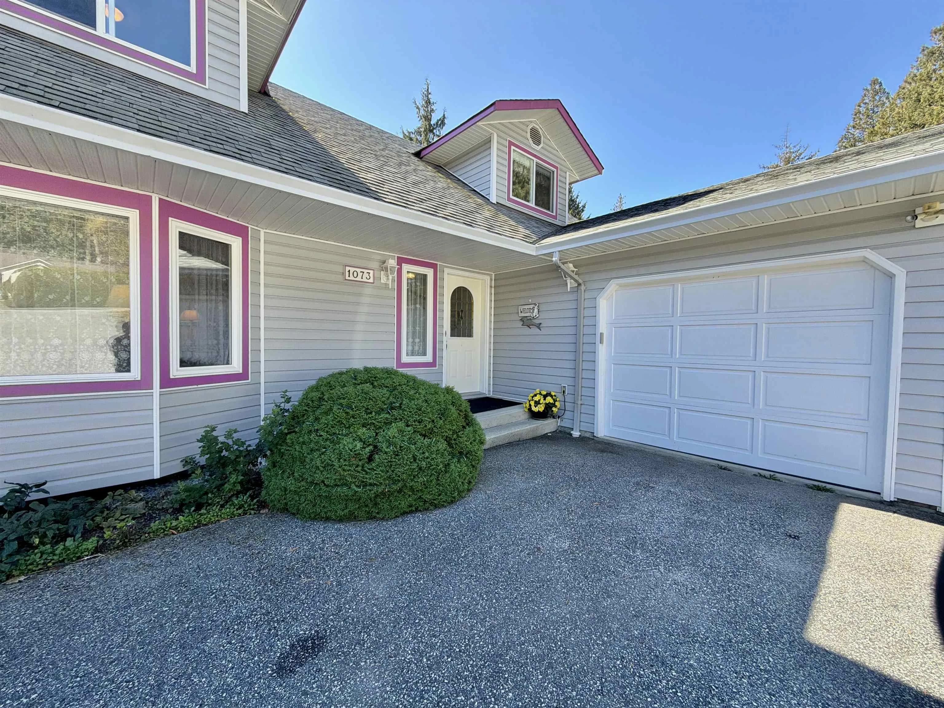 1073 Grandview Road, Gibsons, BC V0N 1V3 — image 2