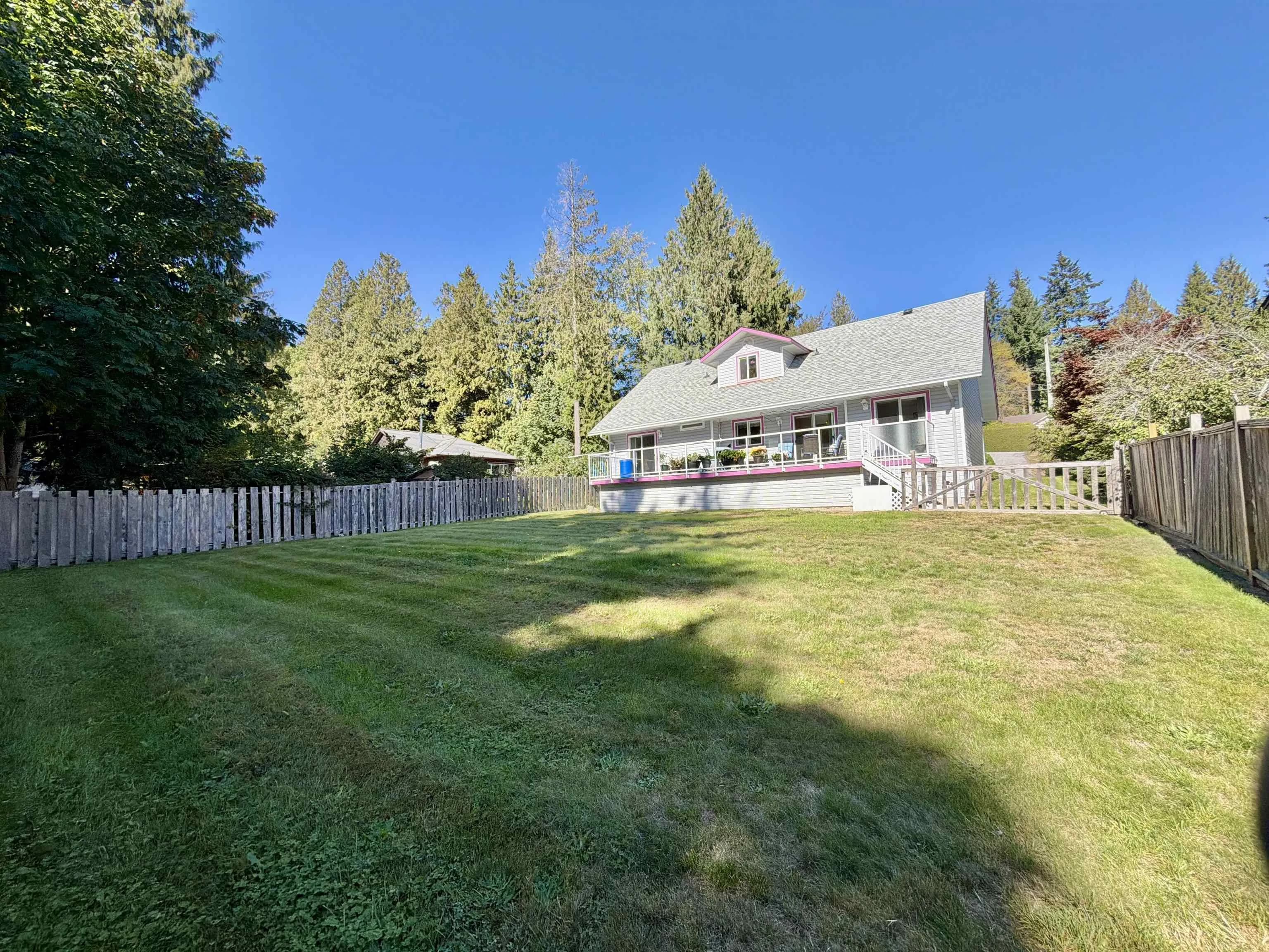 1073 Grandview Road, Gibsons, BC V0N 1V3 — image 7