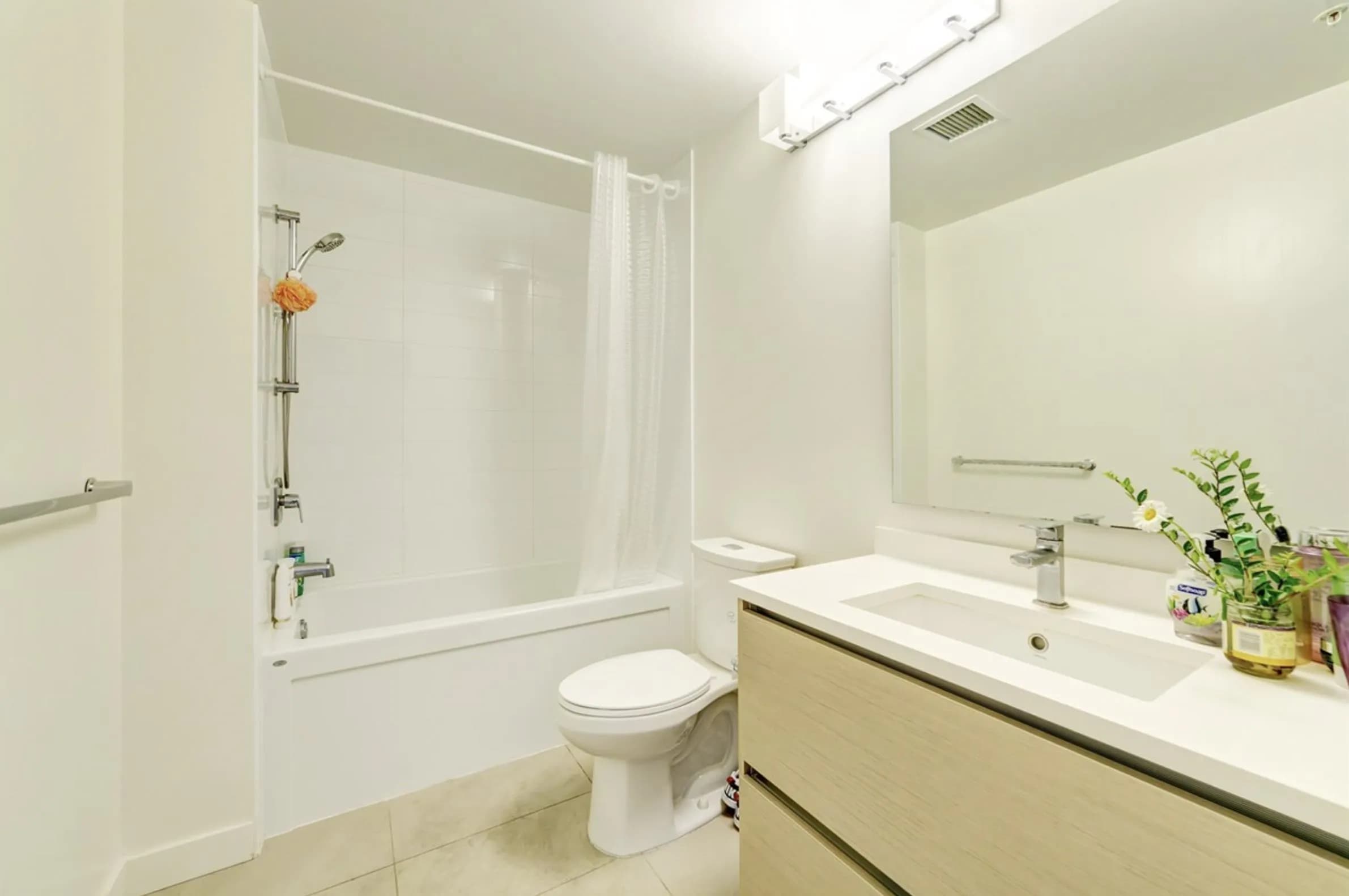 513 8850 University Crescent, Burnaby, BC V5A 0C8 — image 5