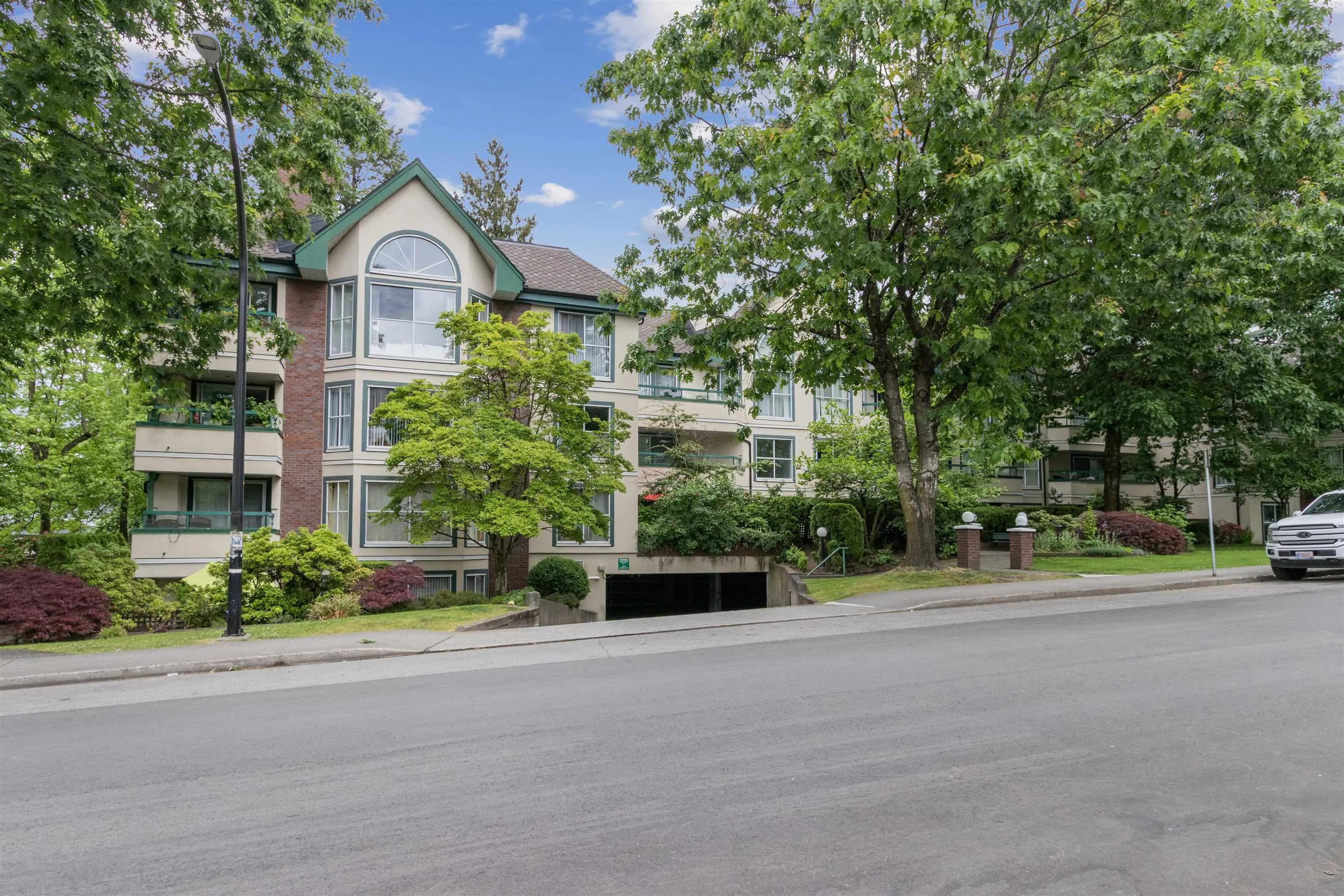204 5656 Halley Avenue, Burnaby, BC V5H 2P8 — image 1