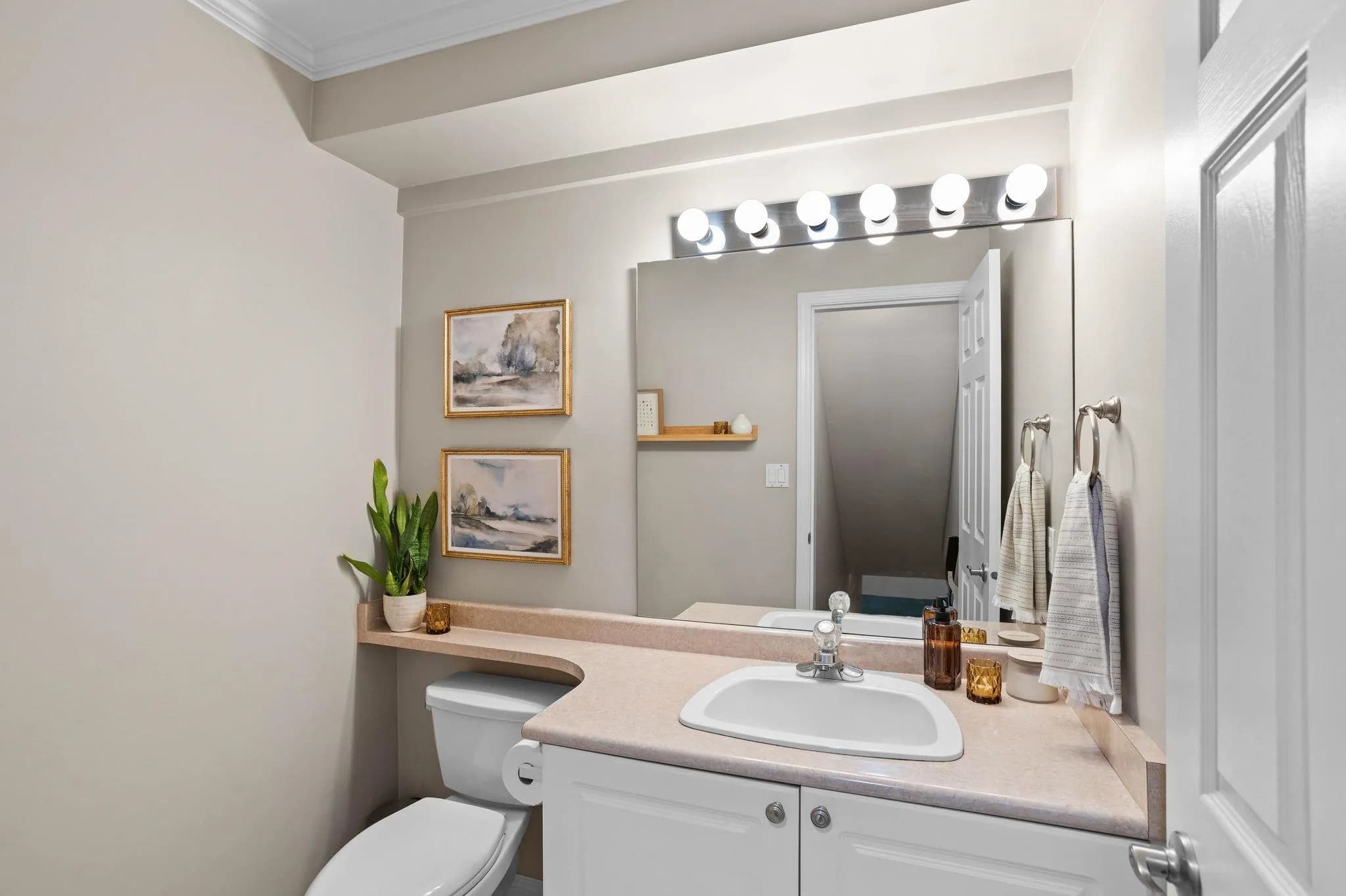 7 245 E 5th Street, North Vancouver, BC V7L 1L8 — image 25
