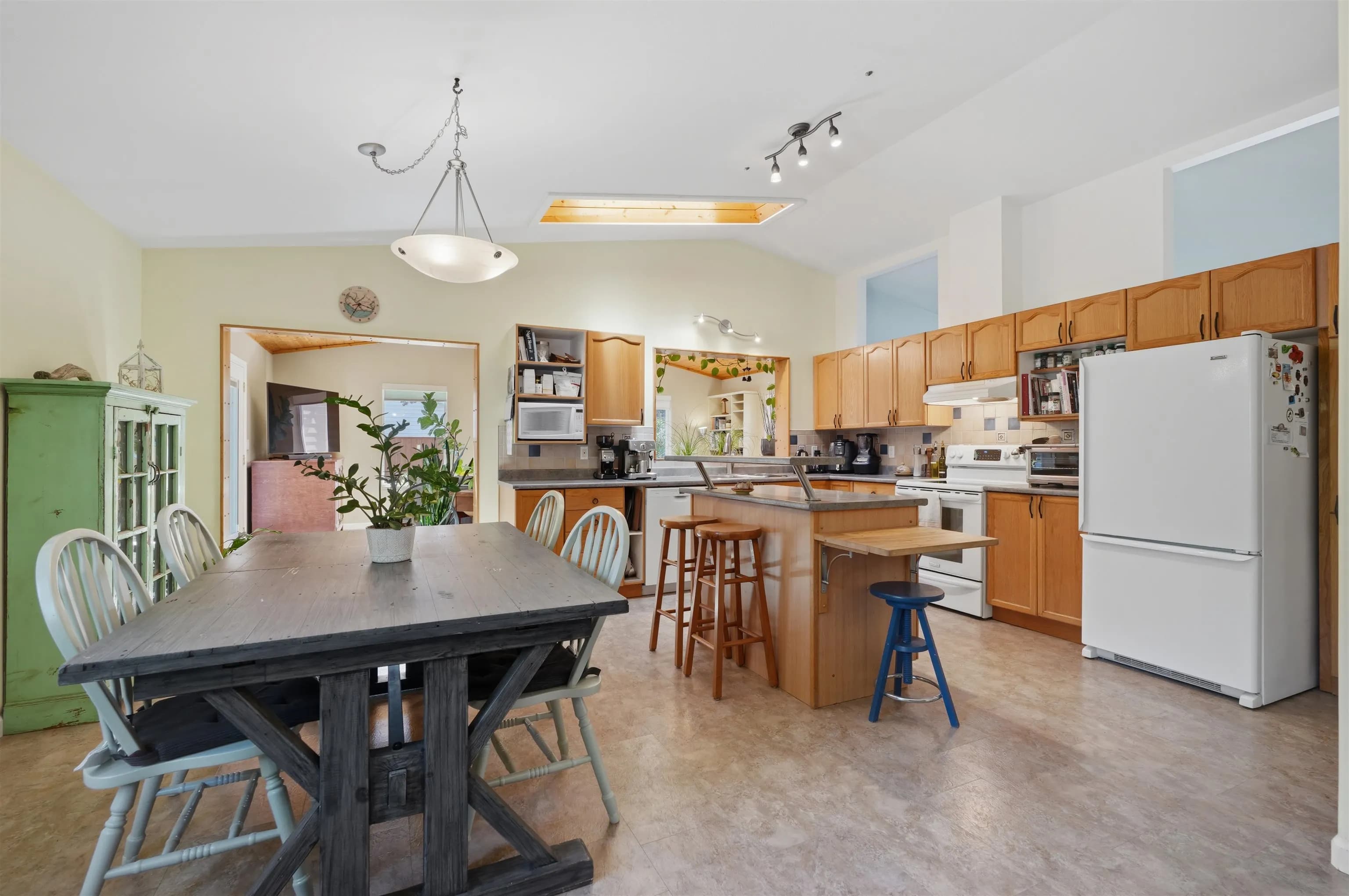 5616 Emerson Road, Sechelt, BC V0N 3A7 — image 16