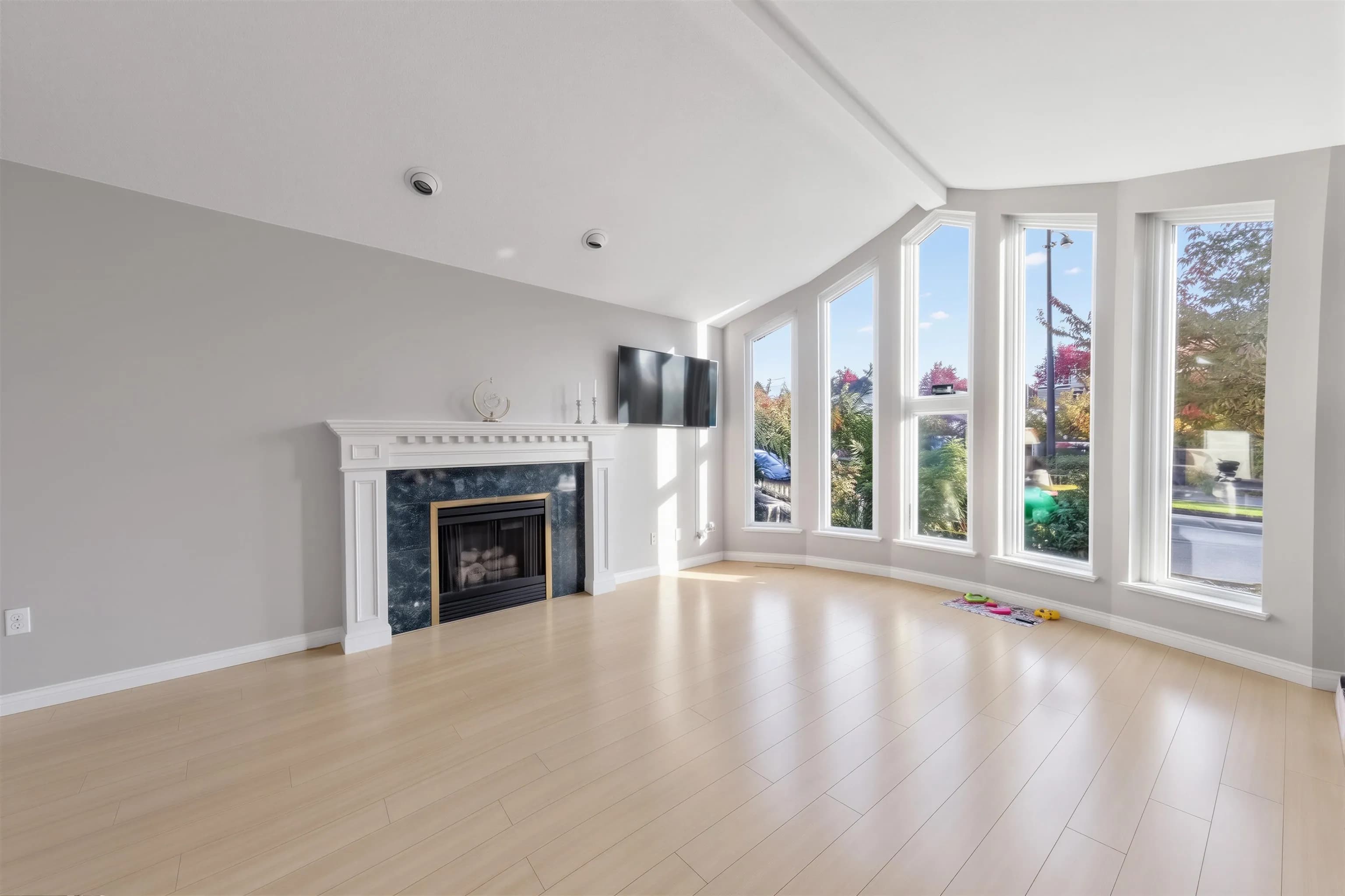 2553 E 22nd Avenue, Vancouver, BC V5M 2X4 — image 2