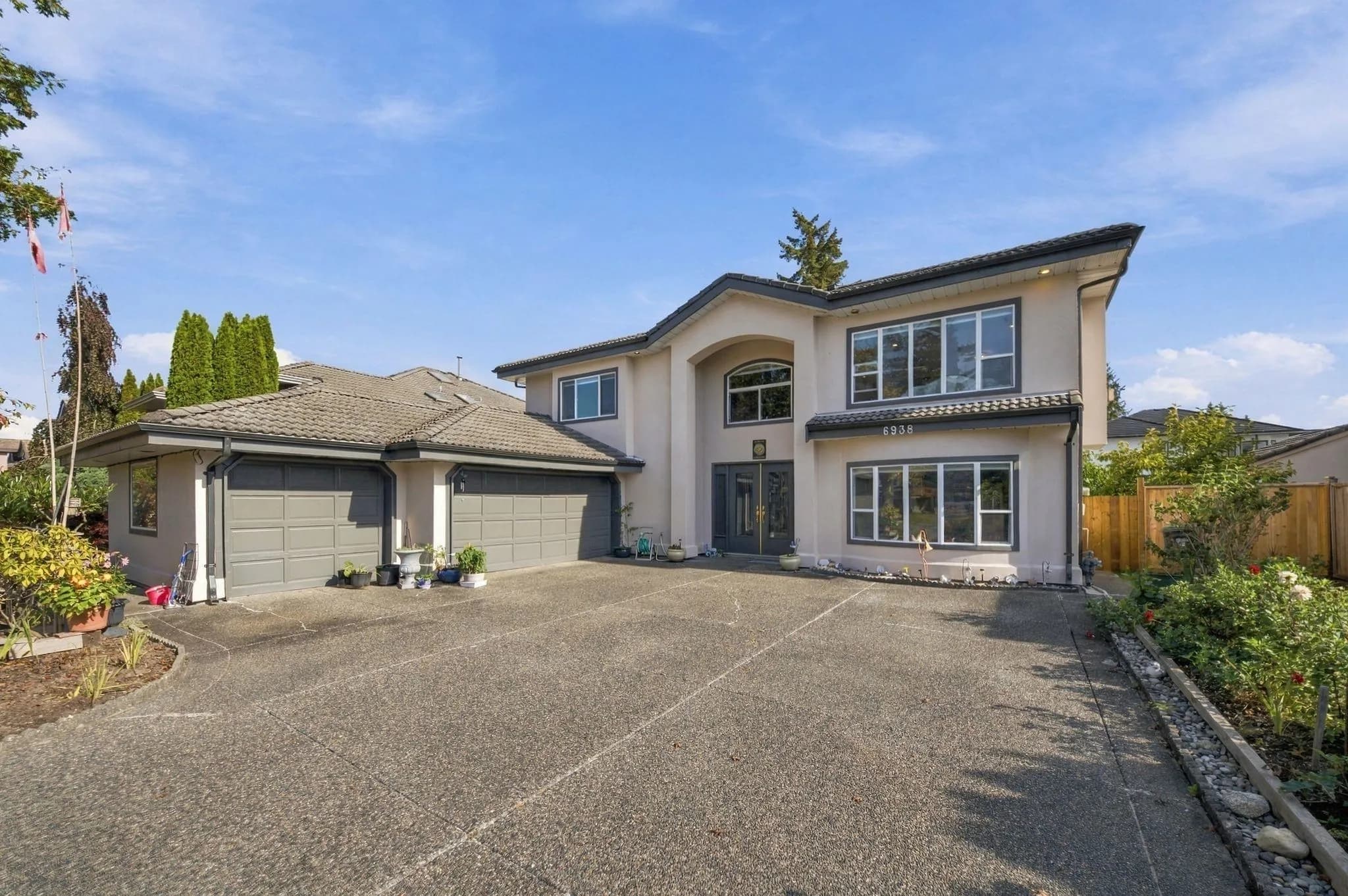6938 127a Street, Surrey, BC V3W 0V4 — image 1