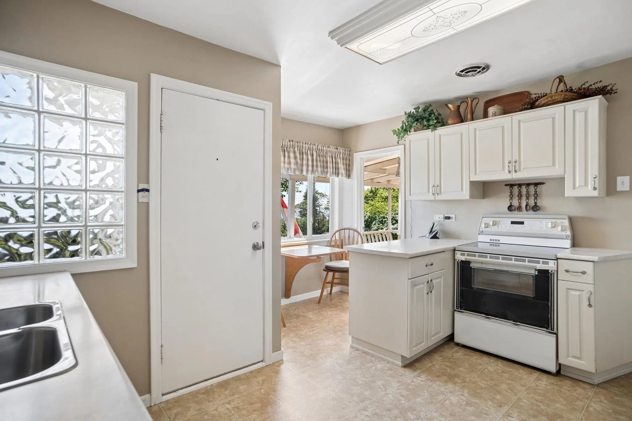 657 E Keith Road, North Vancouver, BC V7L 1W4 — image 13