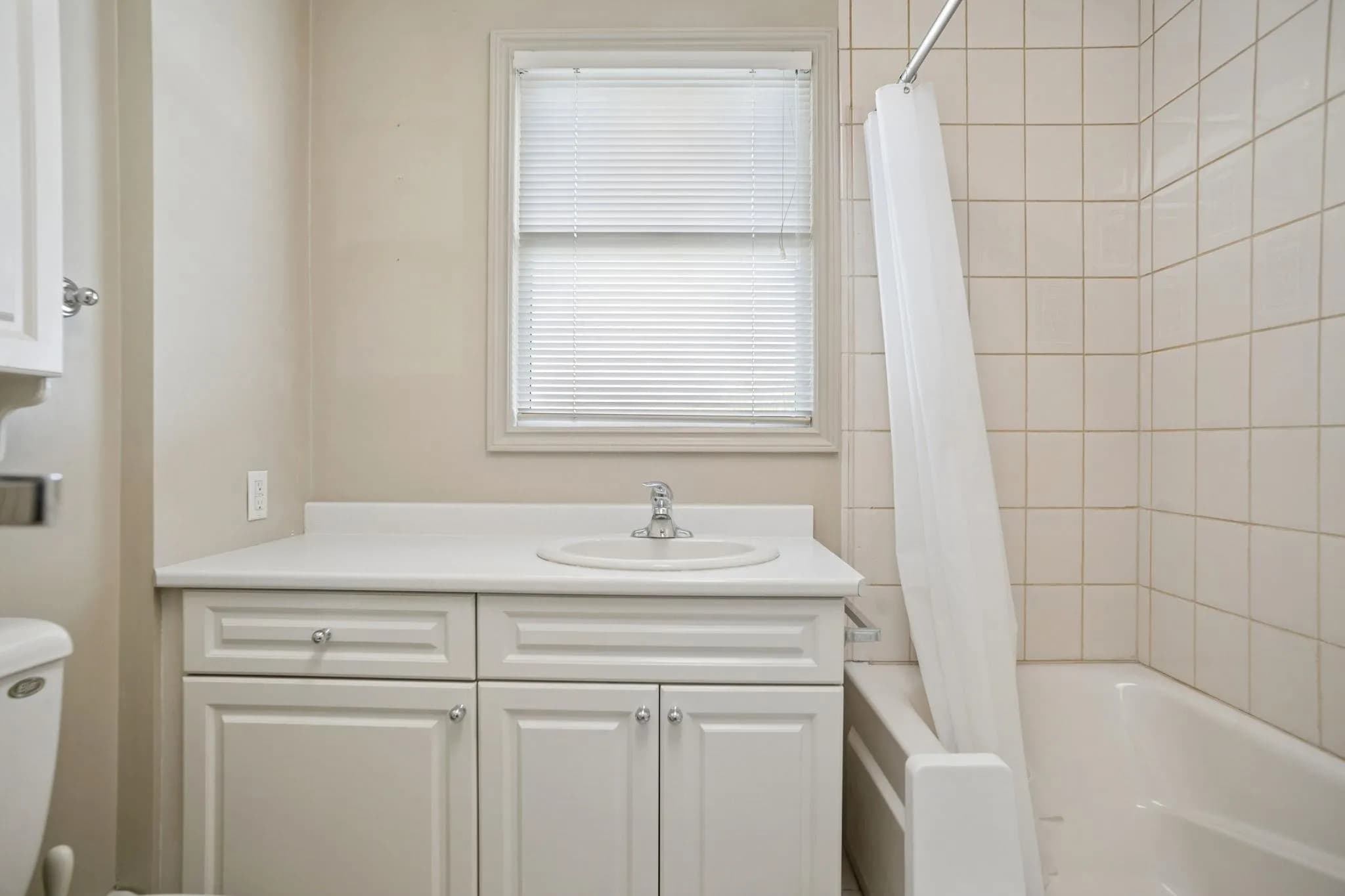 657 E Keith Road, North Vancouver, BC V7L 1W4 — image 18