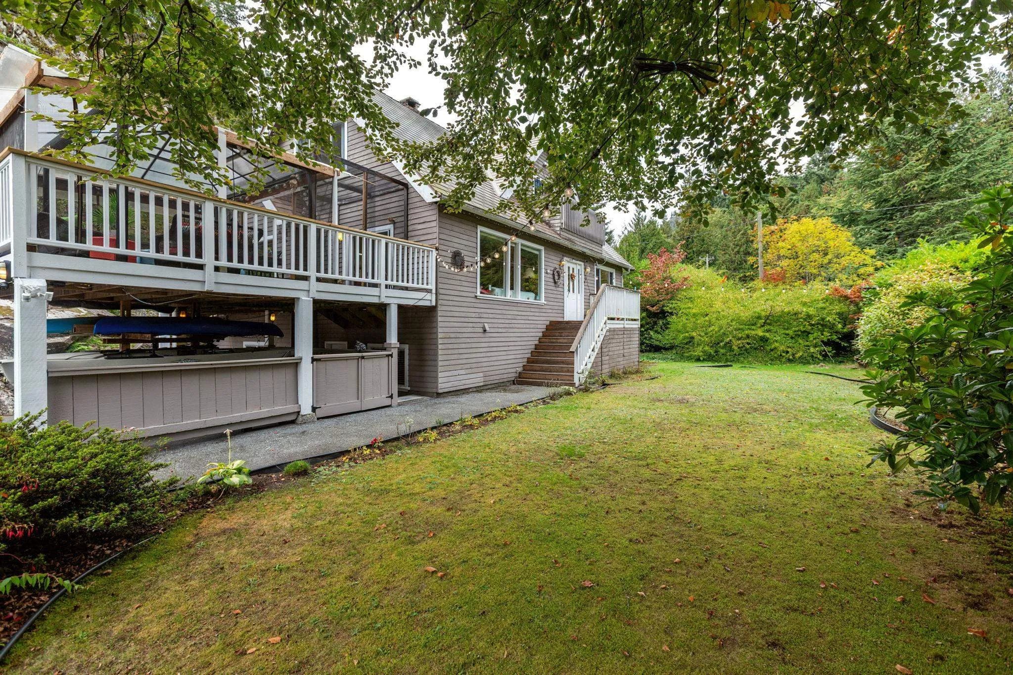5607 Eagle Harbour Road, West Vancouver, BC V7W 1P4 — image 1