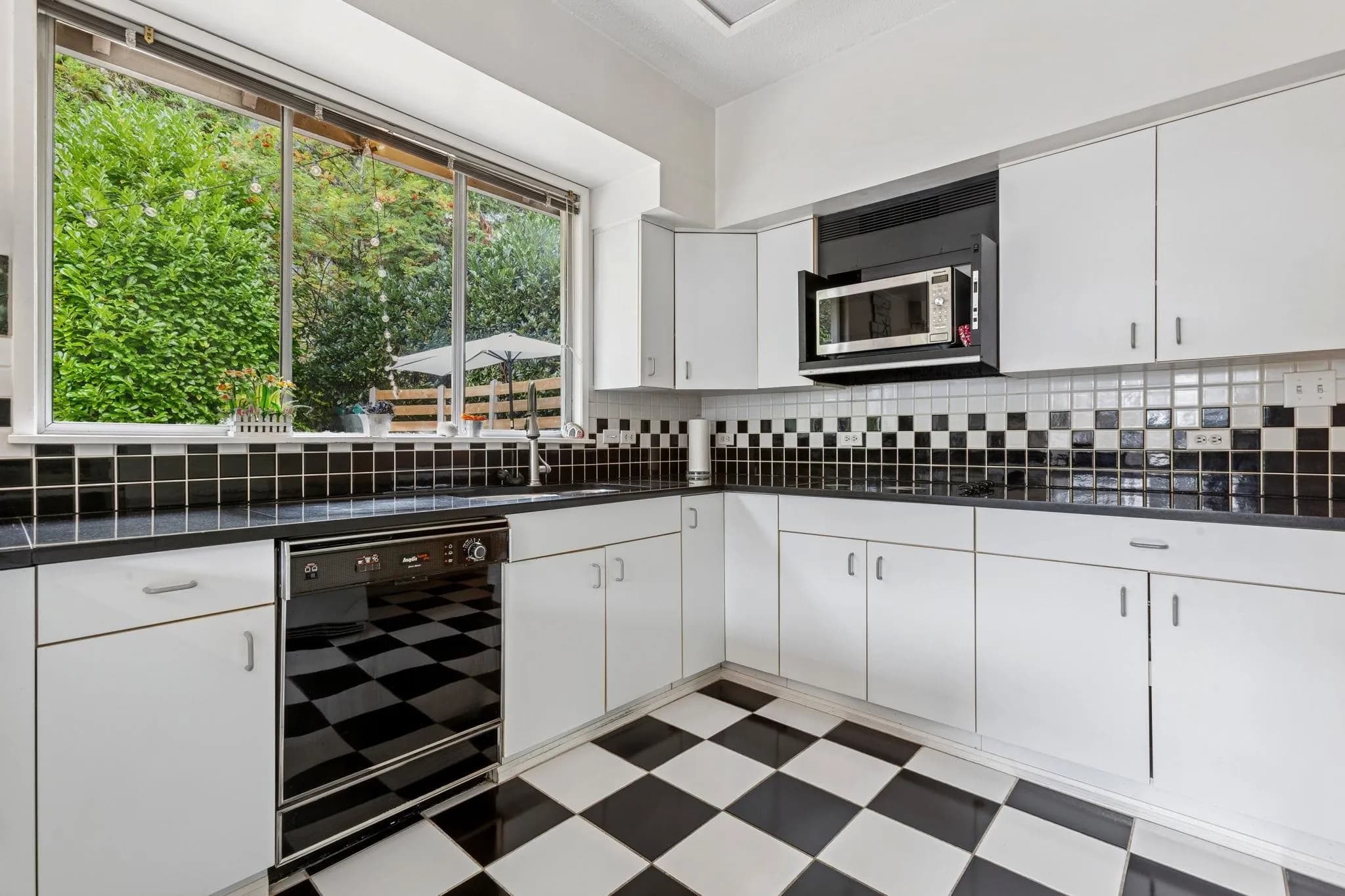 5607 Eagle Harbour Road, West Vancouver, BC V7W 1P4 — image 13