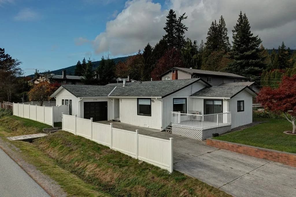 776 Seacot Way, Gibsons, BC V0N 1V9 — image 2