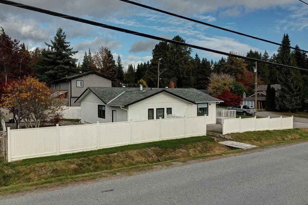 776 Seacot Way, Gibsons, BC V0N 1V9 — image 5
