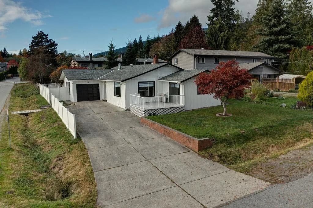 776 Seacot Way, Gibsons, BC V0N 1V9 — image 1