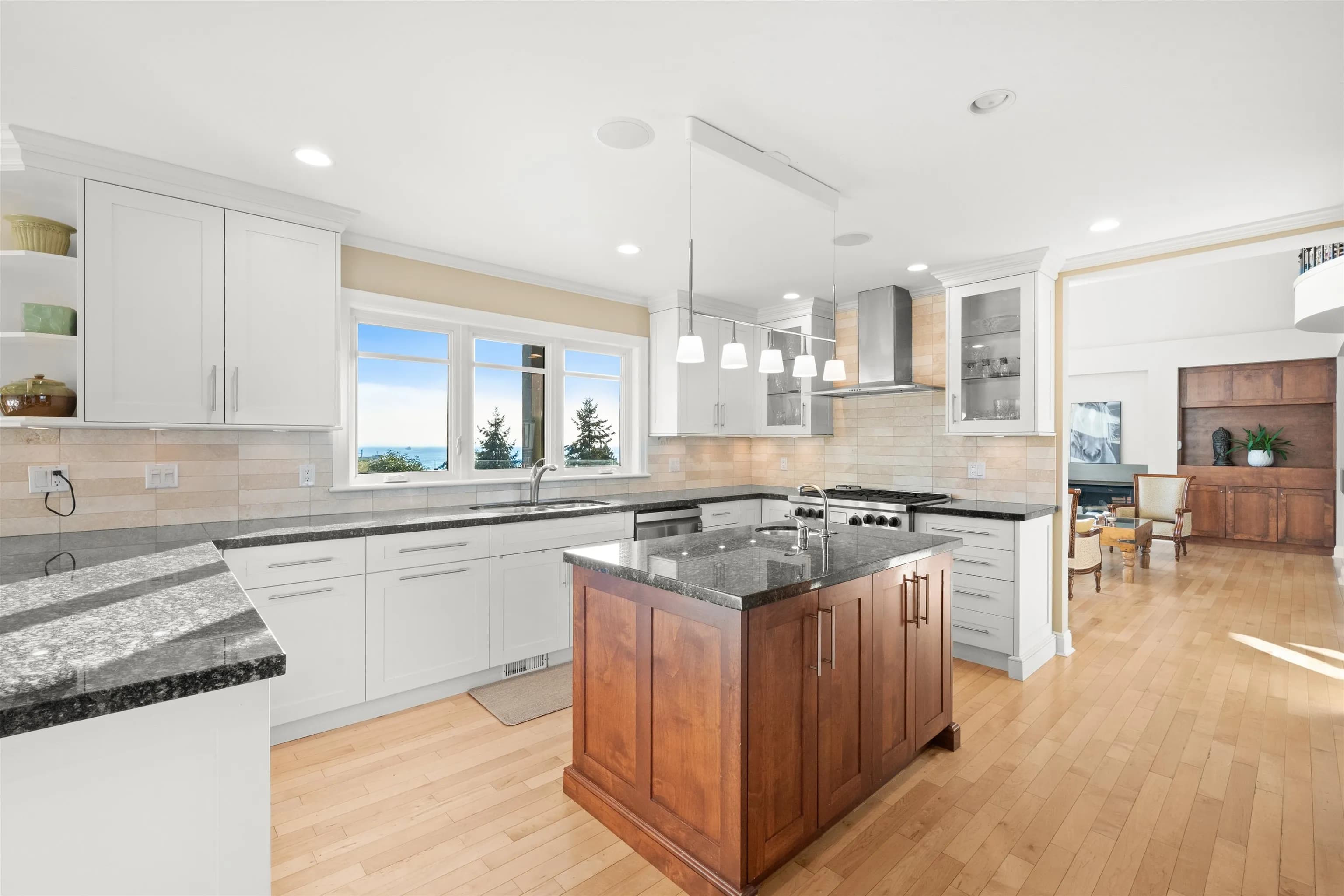 1408 31st Street, West Vancouver, BC V7V 4P5 — image 6