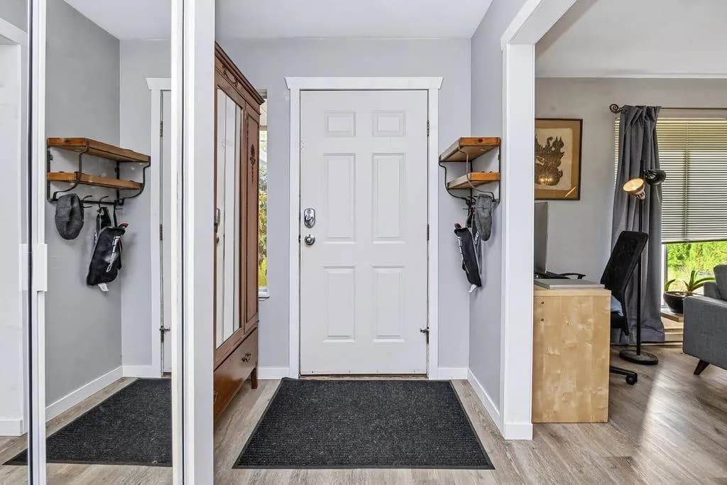 1560 Larchberry Way, Gibsons, BC V0N 1V5 — image 3