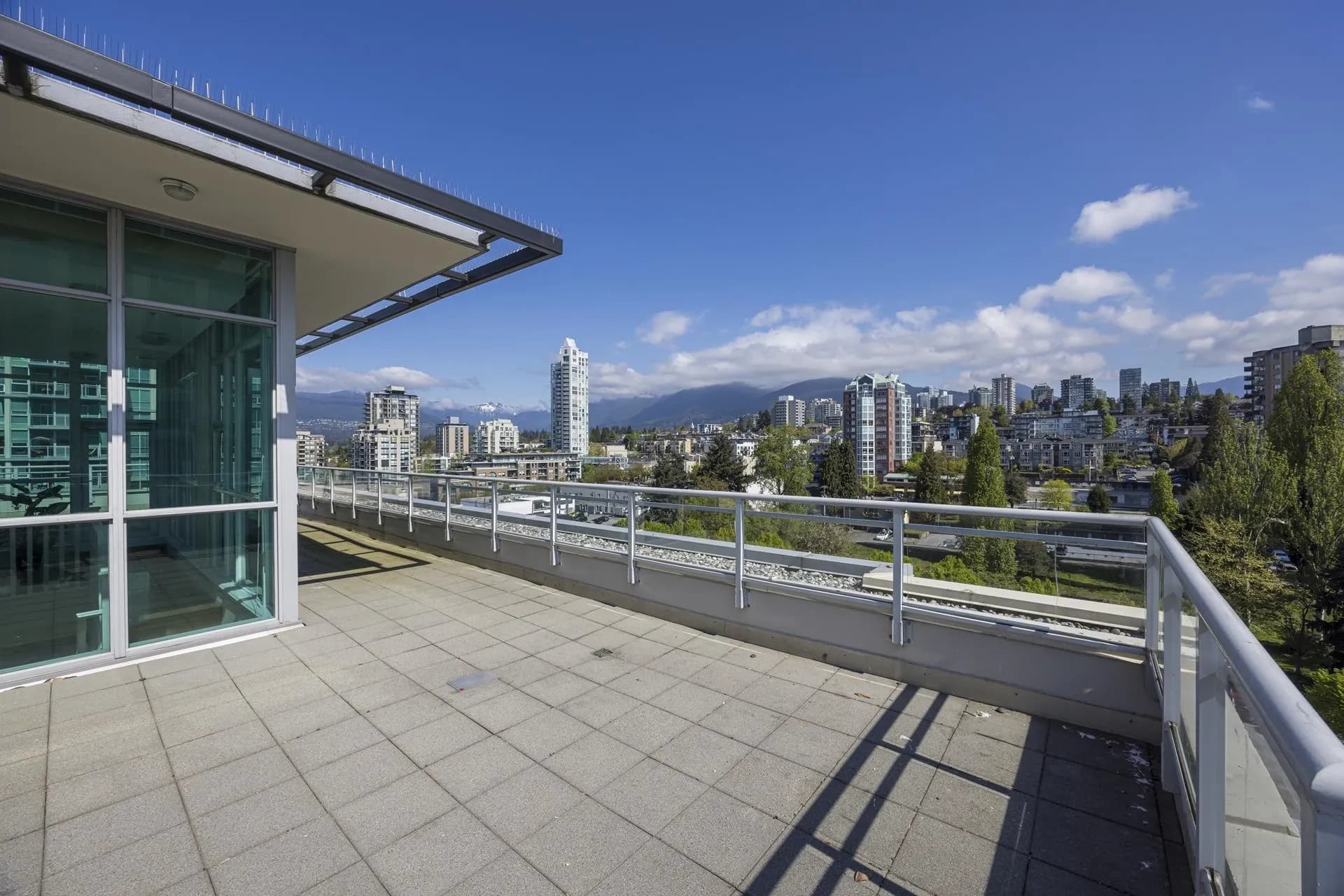 Ph1 168 E Esplanade, North Vancouver, BC V7L 4X8 — image 31