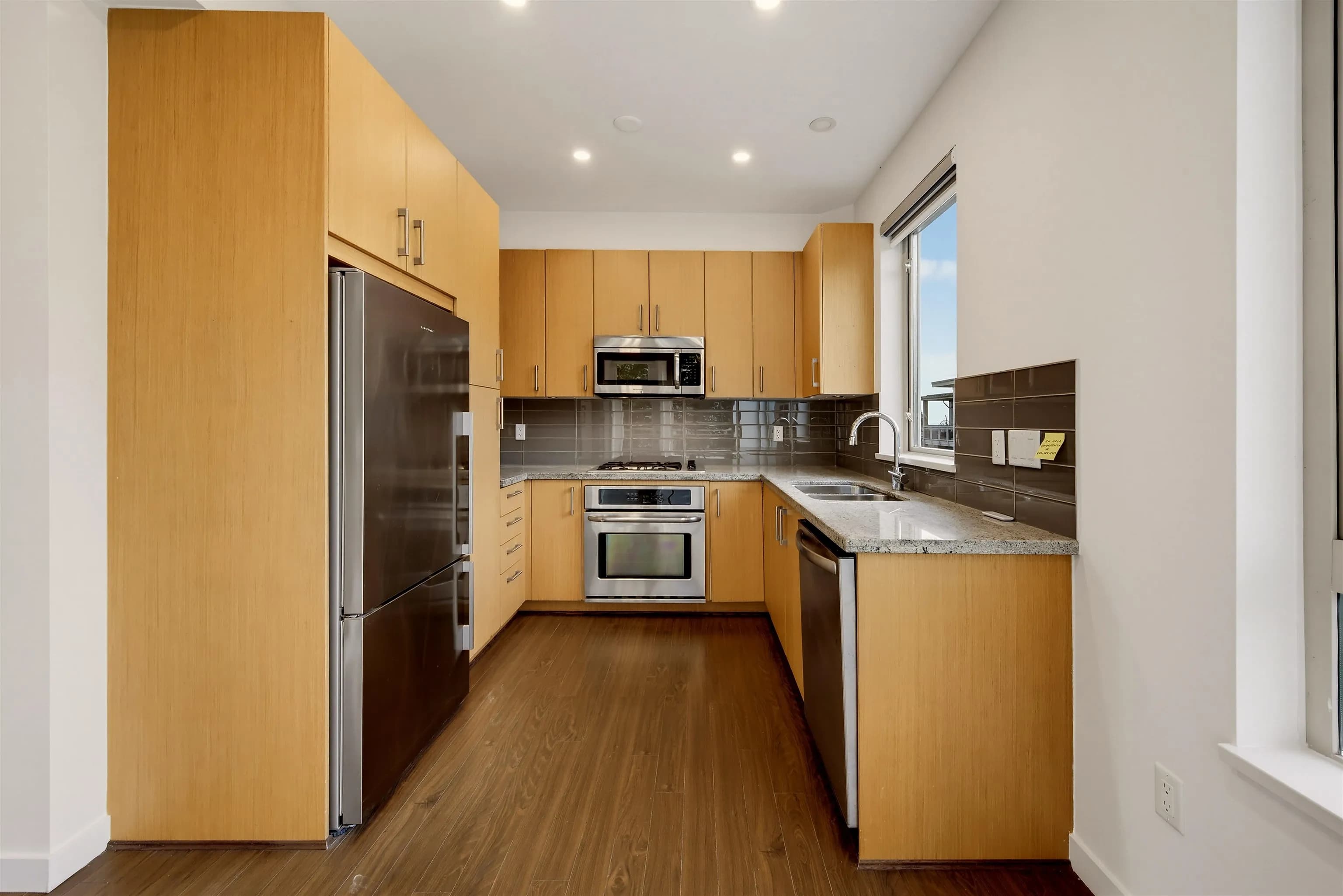 411 119 W 22nd Street, North Vancouver, BC V7M 0B4 — image 20