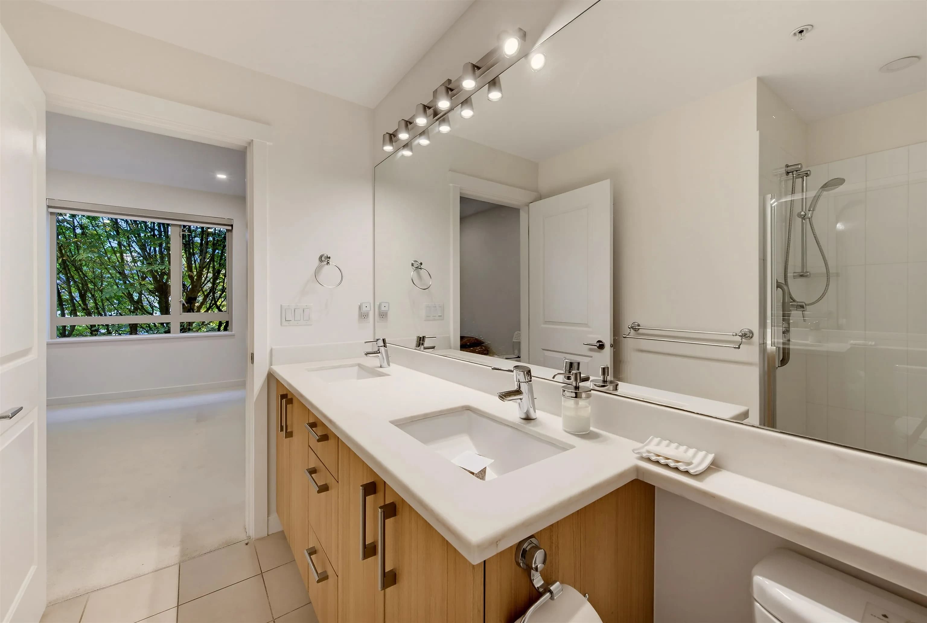 411 119 W 22nd Street, North Vancouver, BC V7M 0B4 — image 30