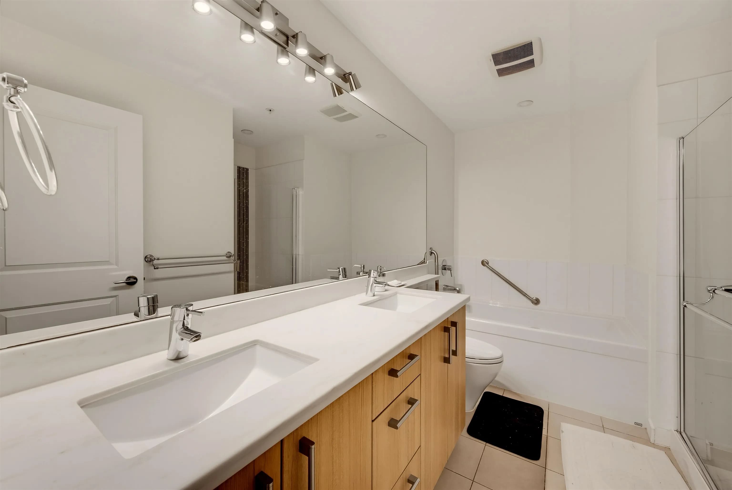 411 119 W 22nd Street, North Vancouver, BC V7M 0B4 — image 31