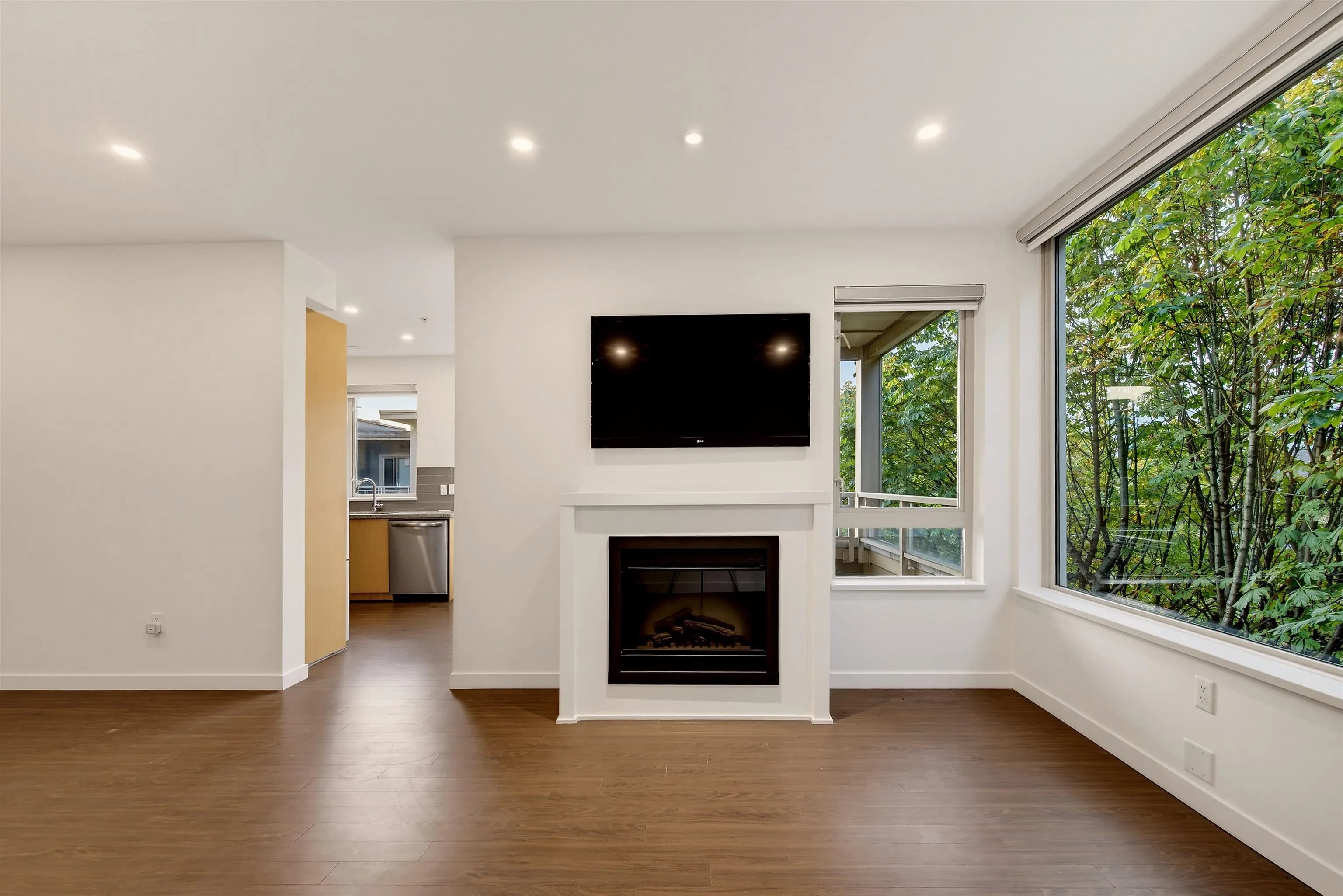 411 119 W 22nd Street, North Vancouver, BC V7M 0B4 — image 11