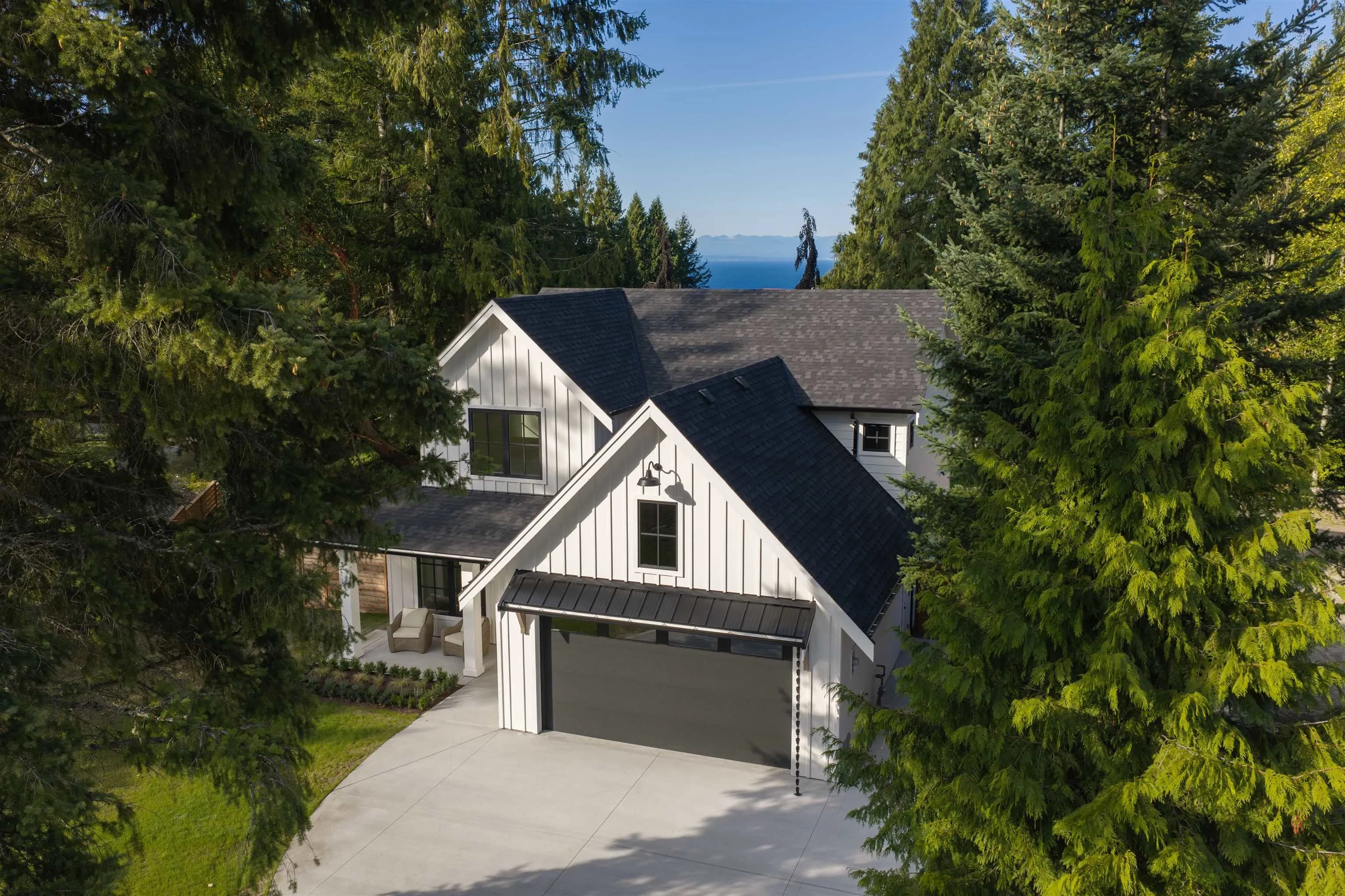 385 Solaz Place, Gibsons, BC V0N 1V5 — image 2