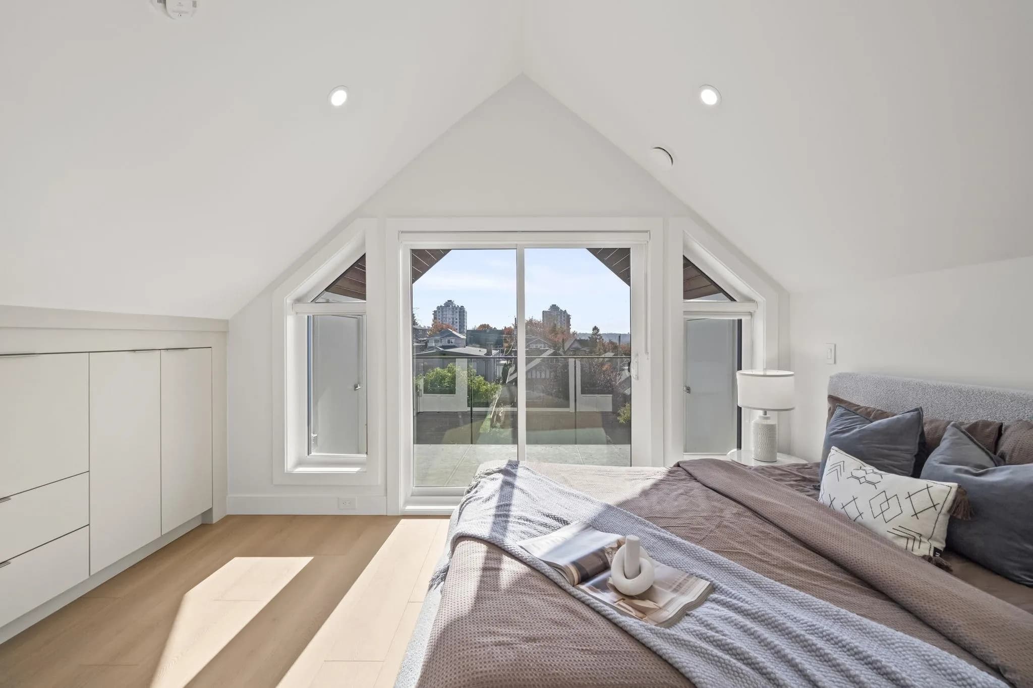 1 3623 Triumph Street, Vancouver, BC V5K 1V4 — image 29