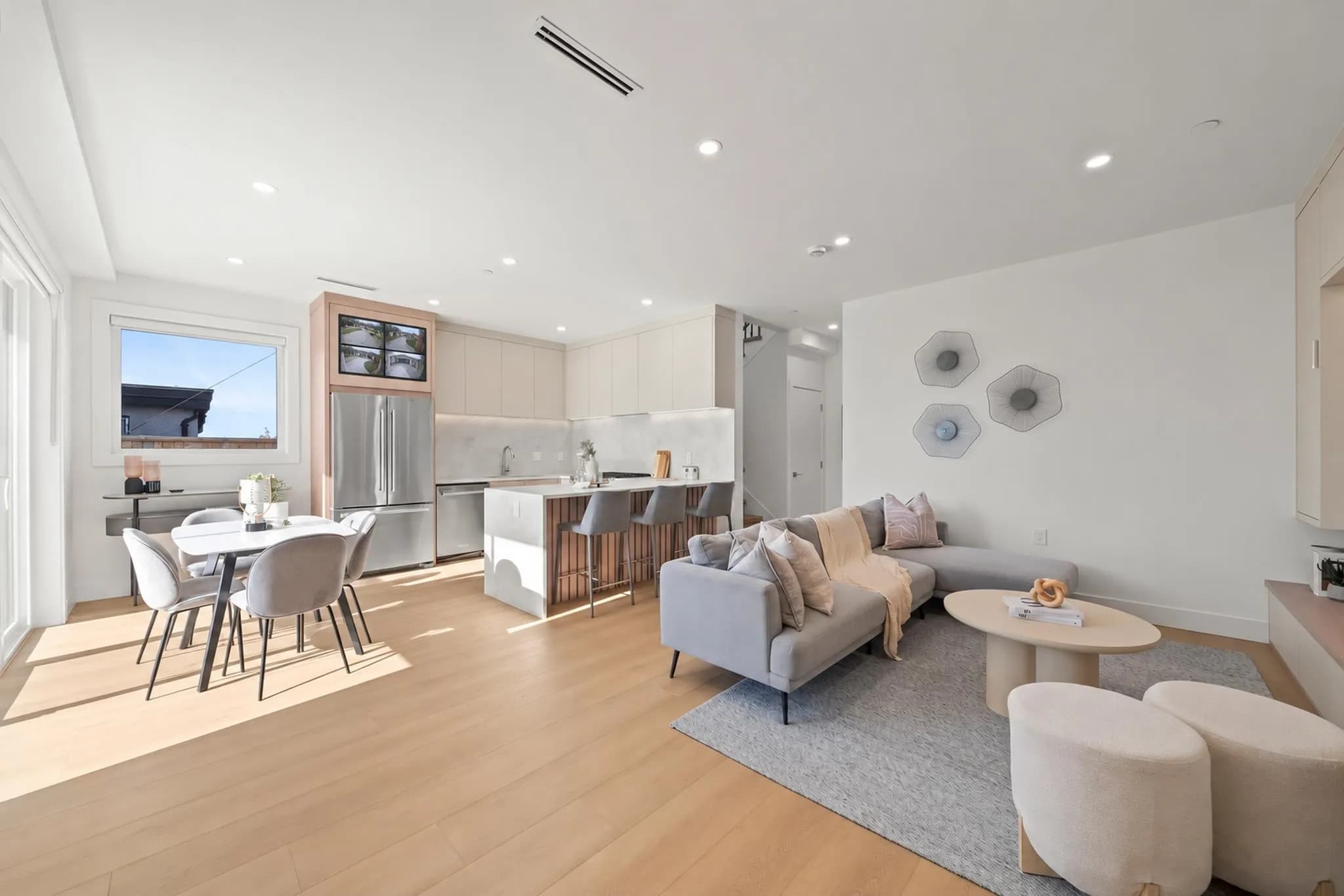 1 3623 Triumph Street, Vancouver, BC V5K 1V4 — image 3
