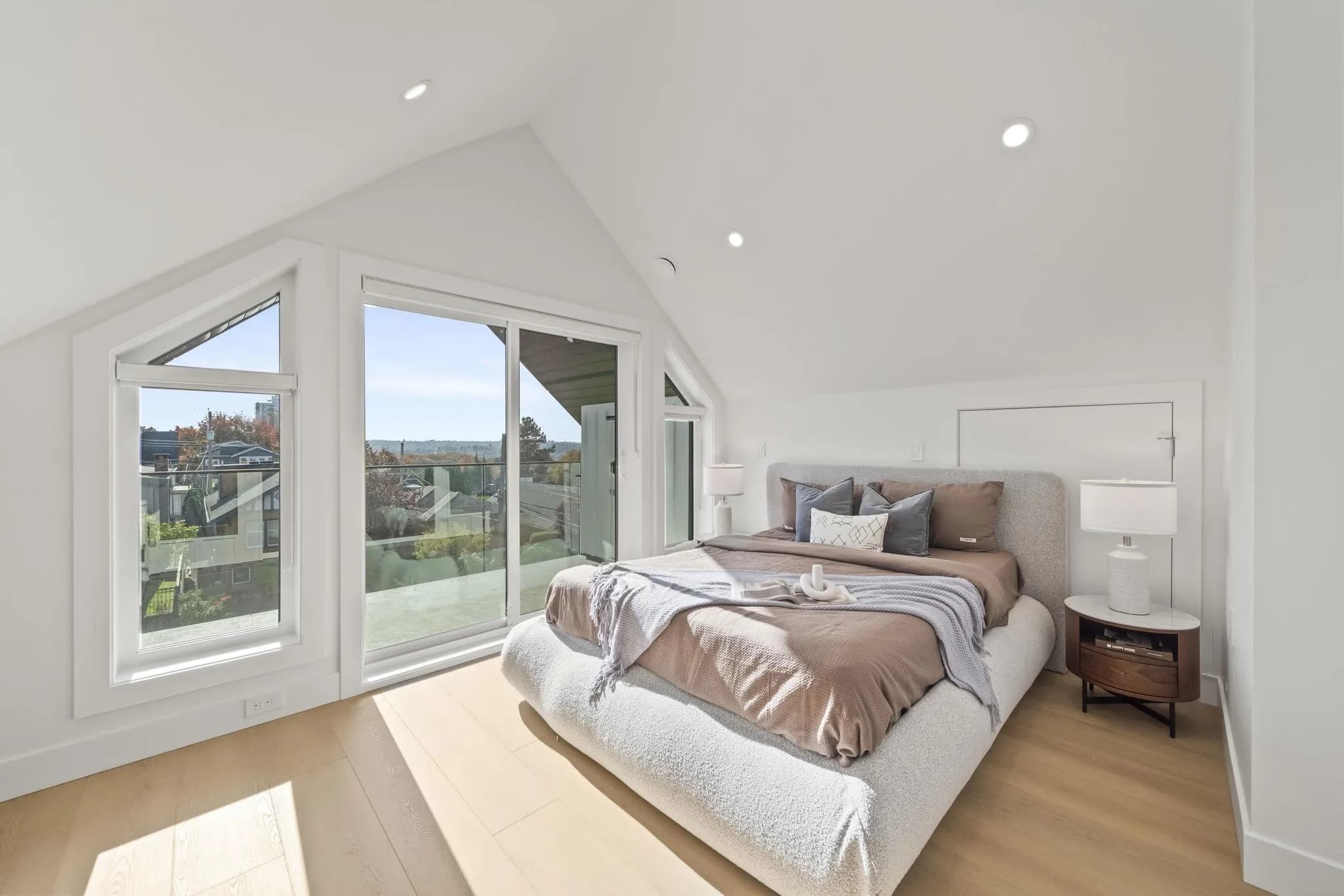 1 3623 Triumph Street, Vancouver, BC V5K 1V4 — image 28