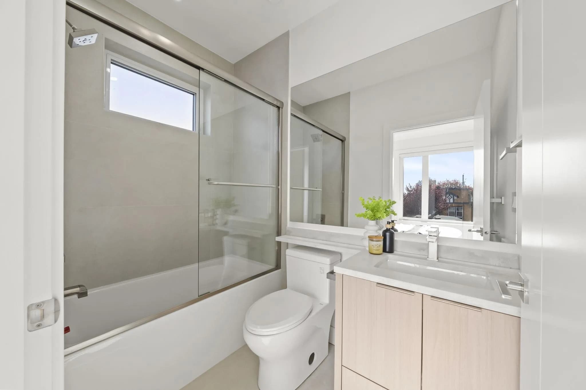 1 3623 Triumph Street, Vancouver, BC V5K 1V4 — image 27
